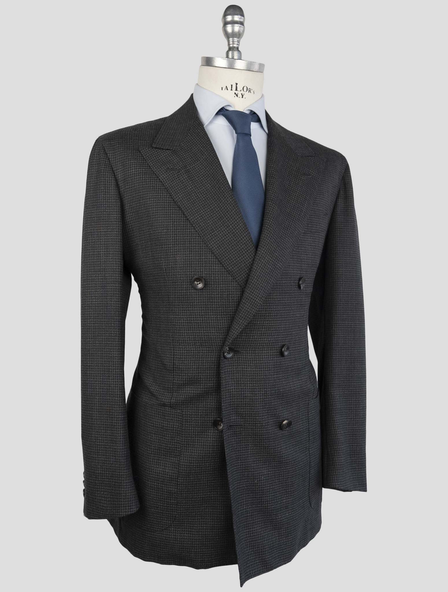 Двубортный костюм Kiton из натуральной шерсти и кашемира - итальянское производство