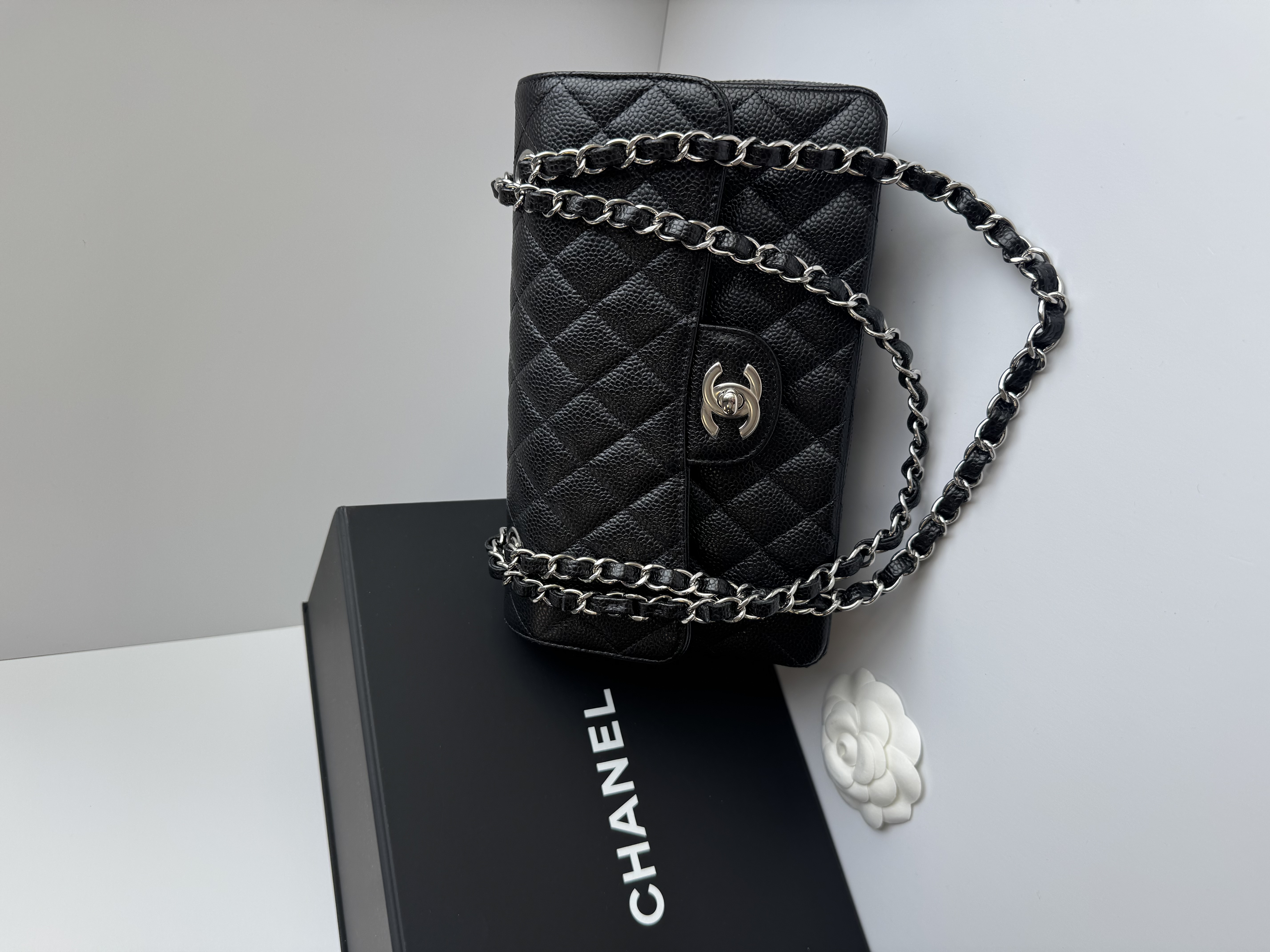 CLASSIC 11.12 HANDBAG